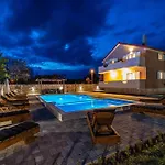 Dom wakacyjny My Dalmatia - Luxury Escape With Private Pool, Game And Gym Perusic Benkovacki