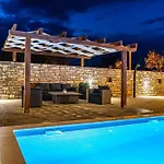 Dom wakacyjny My Dalmatia - Luxury Escape With Private Pool, Game And Gym Perusic Benkovacki