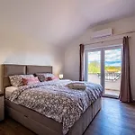 My Dalmatia - Luxury Escape With Private Pool, Game And Gym Dom wakacyjny Perusic Benkovacki