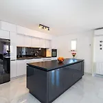 My Dalmatia - Luxury Escape With Private Pool, Game And Gym Dom wakacyjny Perusic Benkovacki
