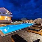 My Dalmatia - Luxury Escape With Private Pool, Game And Gym Dom wakacyjny *
