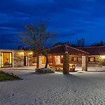 Dom wakacyjny My Dalmatia - Luxury Escape With Private Pool, Game And Gym *