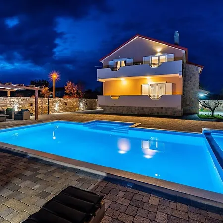 Casa de Férias My Dalmatia - Luxury Escape With Private Pool, Game And Gym