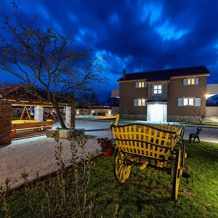 My Dalmatia - Luxury Escape With Private Pool, Game And Gym Casa de Férias Perusic Benkovacki