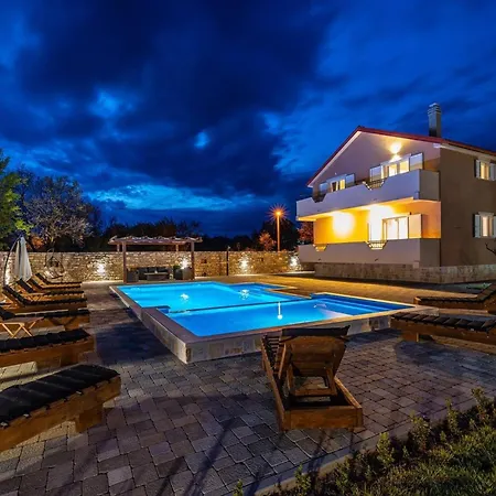 別荘 My Dalmatia - Luxury Escape With Private Pool, Game And Gym Perusic Benkovacki