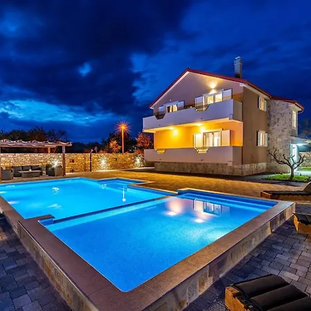 My Dalmatia - Luxury Escape With Private Pool, Game And Gym Casa de Férias Perusic Benkovacki