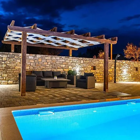 Casa de Férias My Dalmatia - Luxury Escape With Private Pool, Game And Gym Perusic Benkovacki