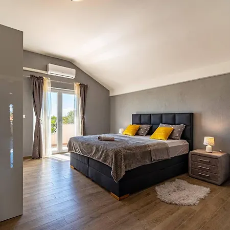 Casa de Férias My Dalmatia - Luxury Escape With Private Pool, Game And Gym *