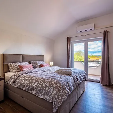 My Dalmatia - Luxury Escape With Private Pool, Game And Gym Casa de Férias Perusic Benkovacki