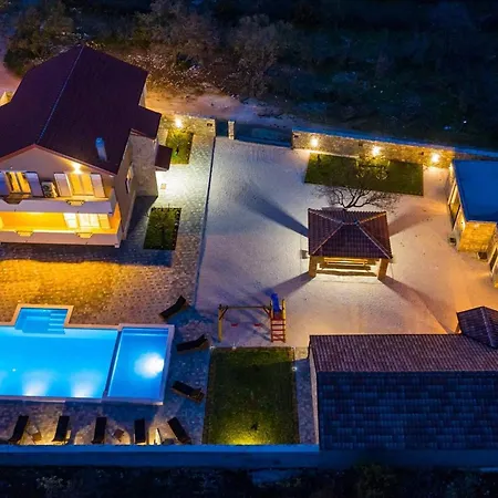 Tatil Evi My Dalmatia - Luxury Escape With Private Pool, Game And Gym