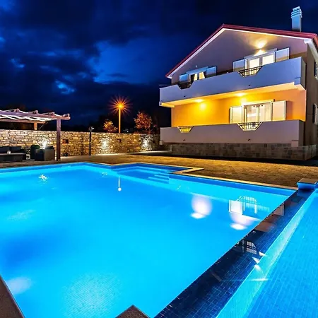 My Dalmatia - Luxury Escape With Private Pool, Game And Gym Tatil Evi Perusic Benkovacki