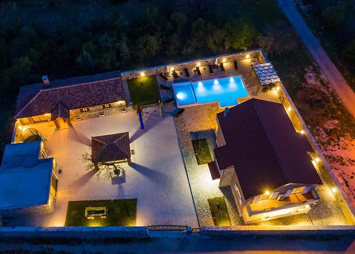 My Dalmatia - Luxury Escape With Private Pool, Game And Gym 別荘 *
