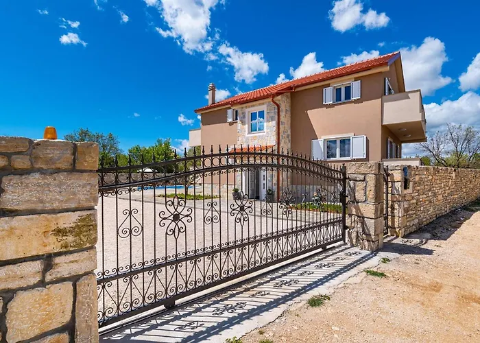 Vikendica My Dalmatia - Luxury Escape With Private Pool, Game And Gym Perusic Benkovacki